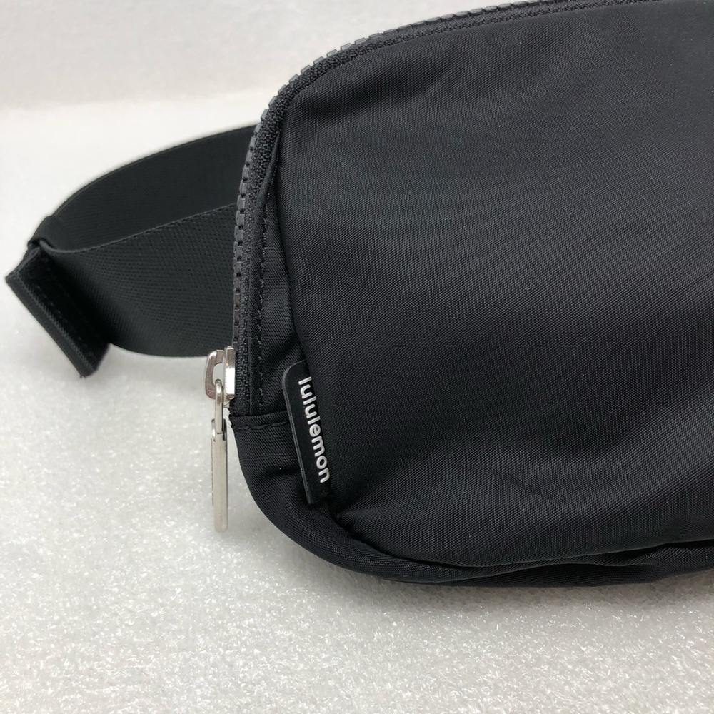 Lululemon Everywhere Belt Bag In Black - Picture 4 of 15